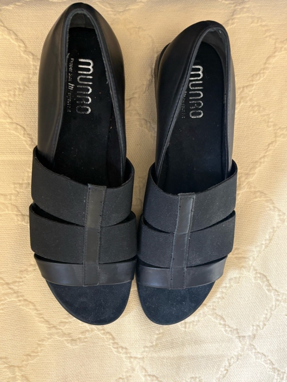 Munro Black Elastic Strap Slip-On Flats  size 8  Narrow width